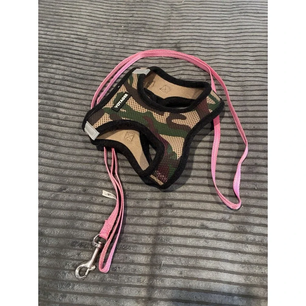 Cat And Dog harness and leash Size Xsmall and Camo print Very cute! Used once